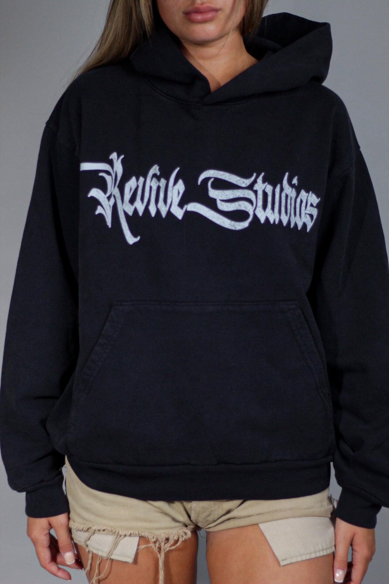 REVIVE STUDIOS PULL OVER HOODIE BLACK