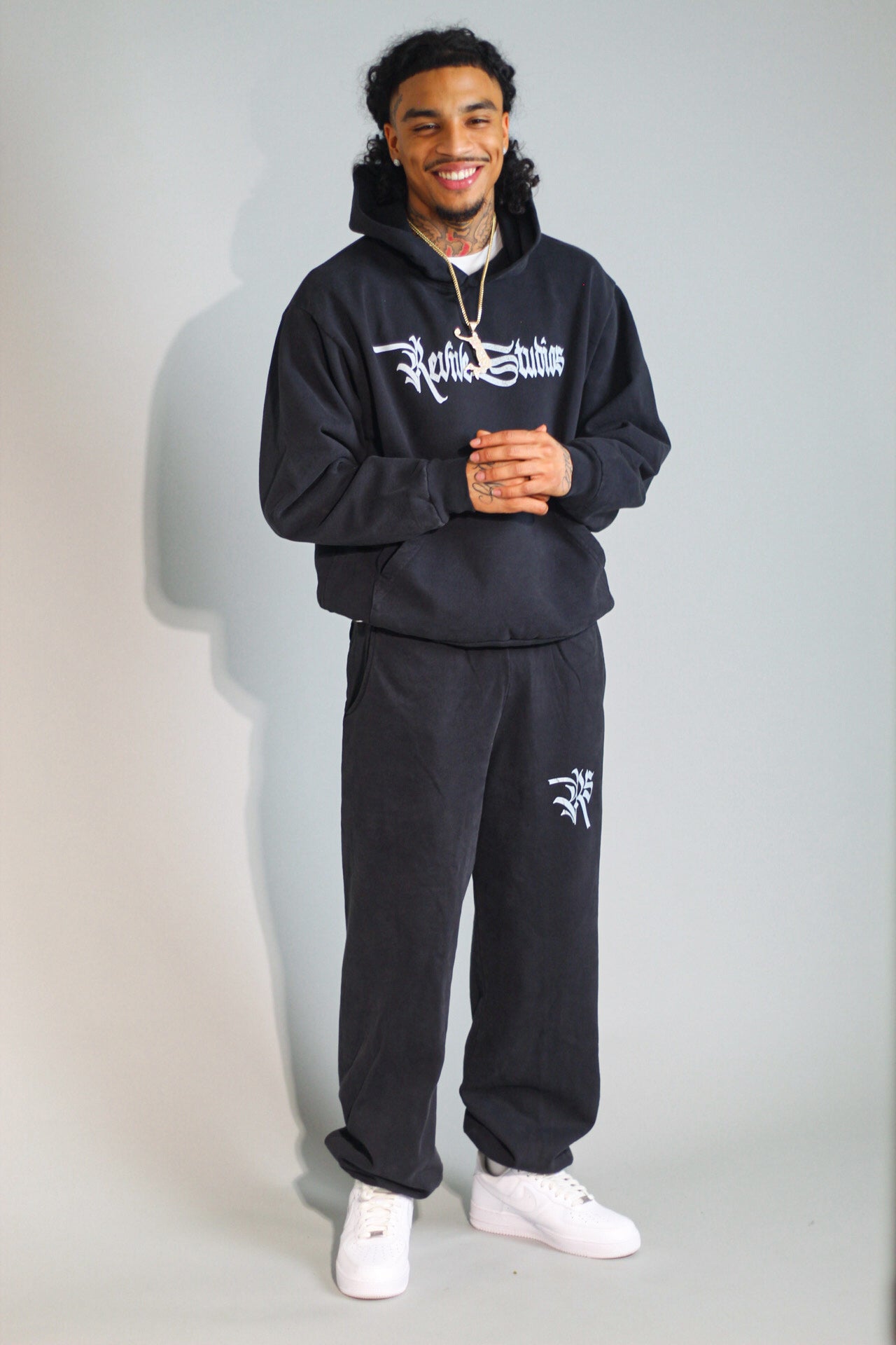 REVIVE STUDIOS PULL OVER HOODIE BLACK