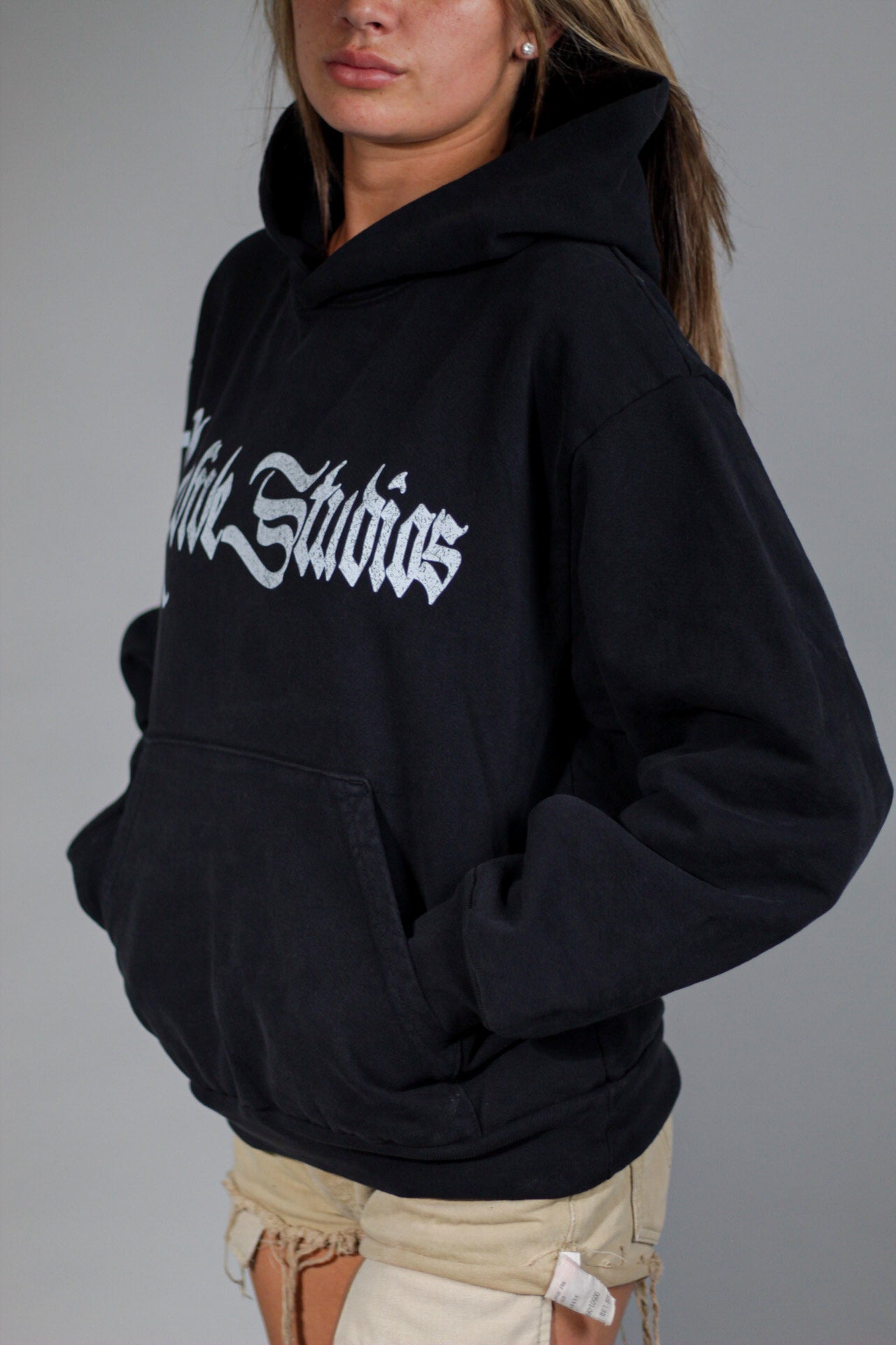 REVIVE STUDIOS PULL OVER HOODIE BLACK